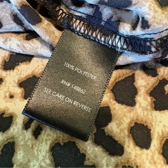 Torrid Harper Cheetah Print Chest Pockets Blouse Top Womens Plus Size 5 Roll Tab - Picture 8 of 9